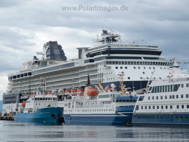 Expedition cruising vs cruising, Ushuaia  IMG_0737